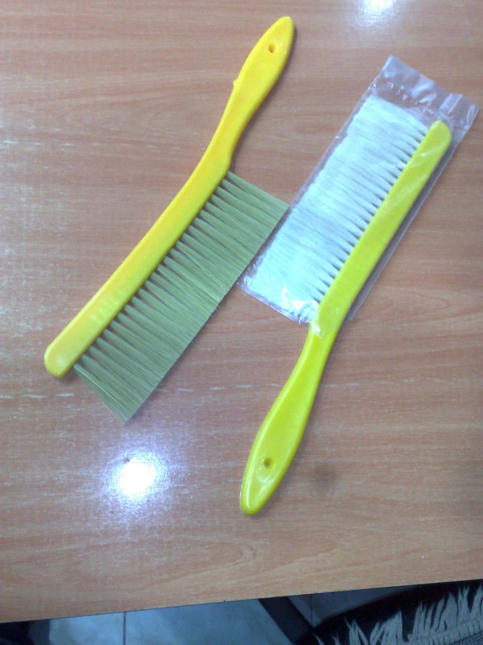 Plastik Saplı Arıcı Fırçası